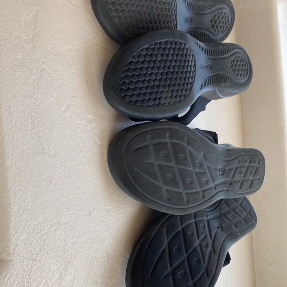 2 pairs of of BZees sandals . Both have been used.... 2 PAIRS! - Picture 7 of 16